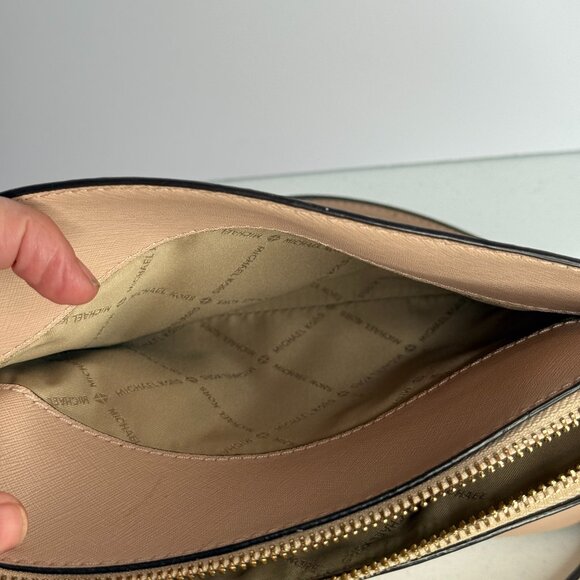 Michael Kors Jet Set Medium Dome Crossbody – Soft Pink Saffiano Leather - Picture 6 of 9